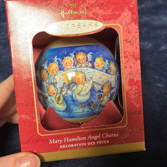 Mary Hamilton Angel Chorus Hallmark Keepsake Ornament - Picture 2 of 3